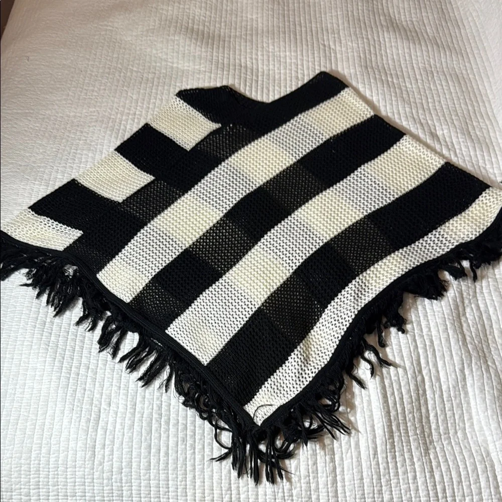 579 Striped Black and White Fringe top cover one size